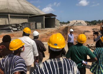 Dusty road at Diamond Cement, Bokro, set for construction